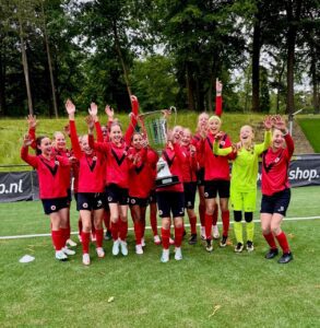 AFC MO13-1 wint Voetbalshop cup